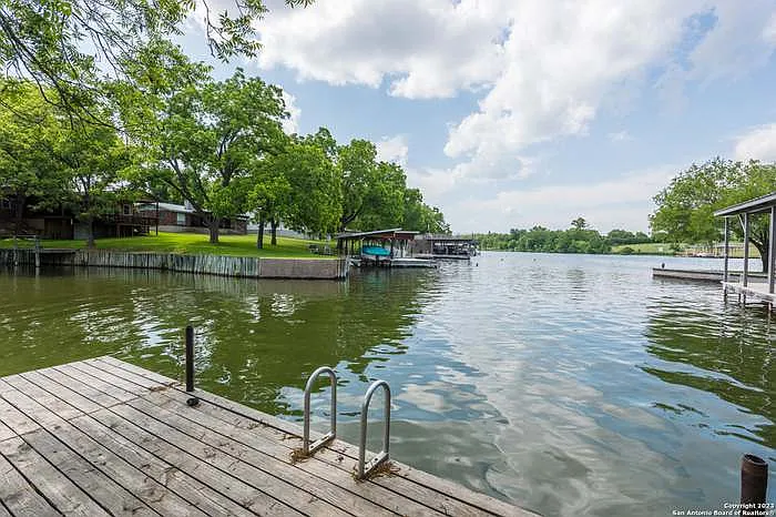 305 Riverside Dr — Photo 21