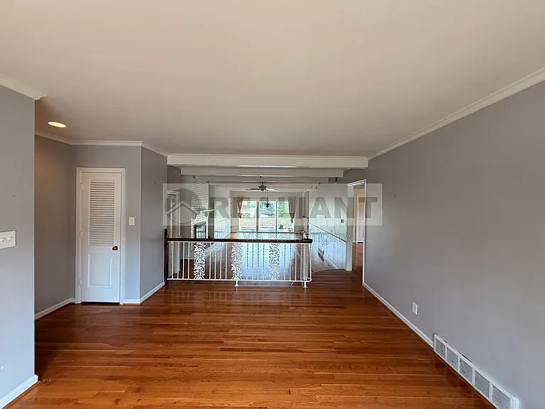 2039 Fontaine Rd — Photo 6