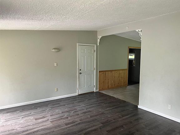 2nd image of 785 Bobbins Ln