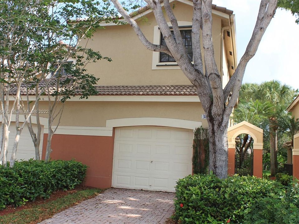 1st image of 3839 Pond Apple Dr #6