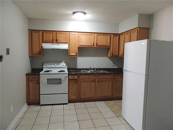 3rd image of 2915 E Saint Bernard Hwy APT B