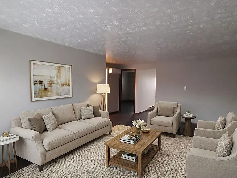 Royal Oaks Apartments — Photo 2