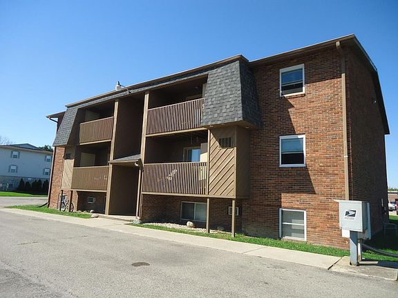 3rd image of 1800 W Royale Dr APT 12