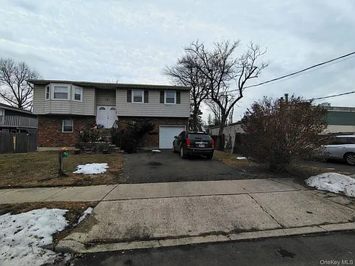 122 W 1st St Photo 1