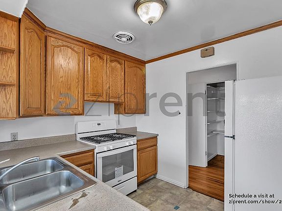 3rd image of 2436 Andrade Ave