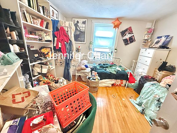 4th image of 144 Davis Ave #3