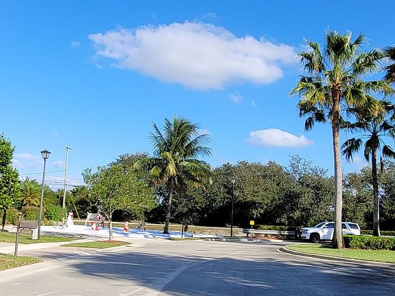 4th image of 8225 Phoenician Ct