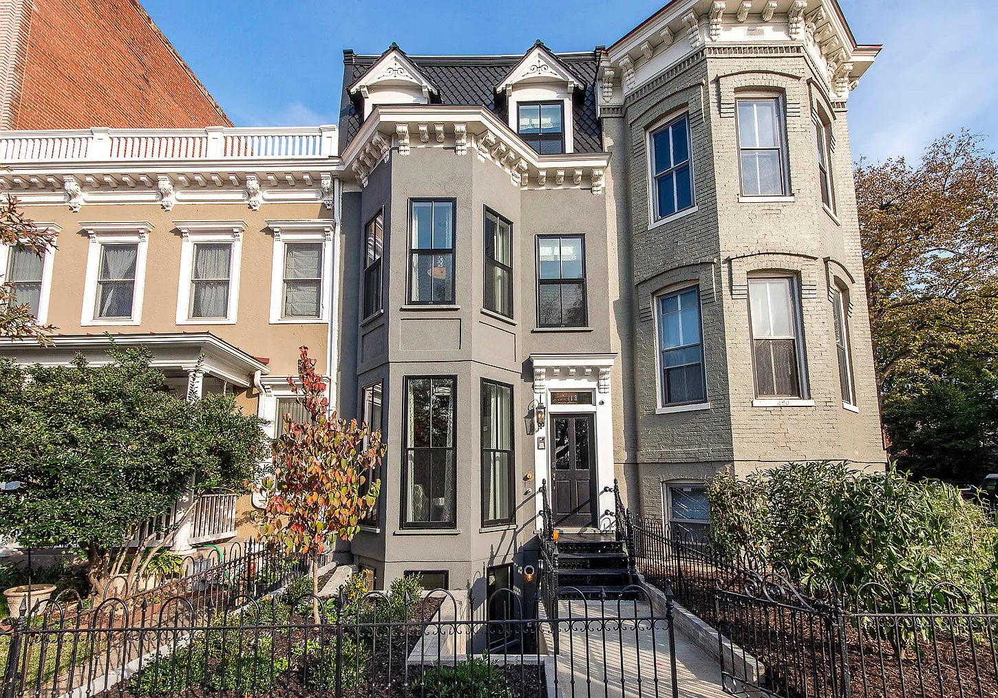 418 Seward Sq SE photo 1
