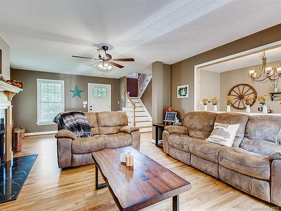5th image of 2602 Carriage Ln #34