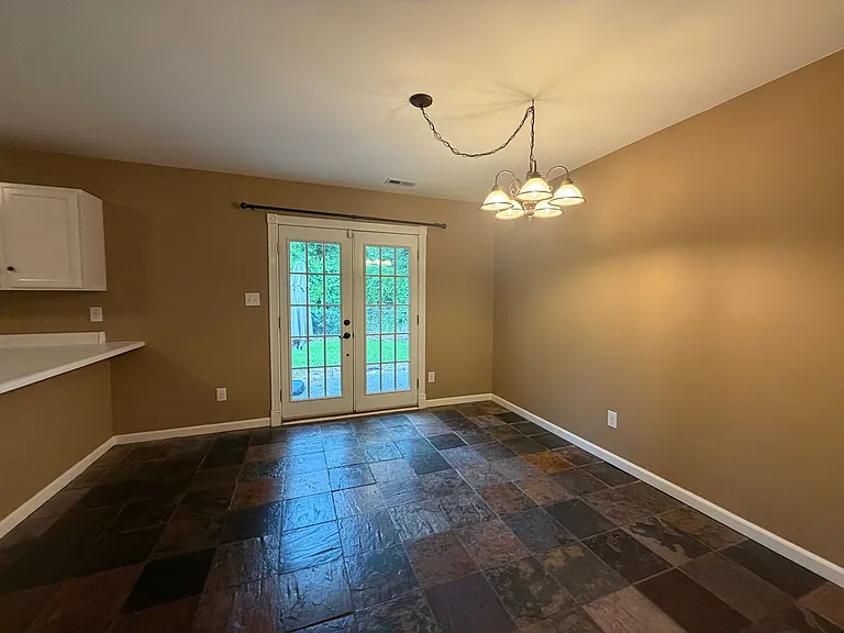 717 Mallard Dr — Photo 7
