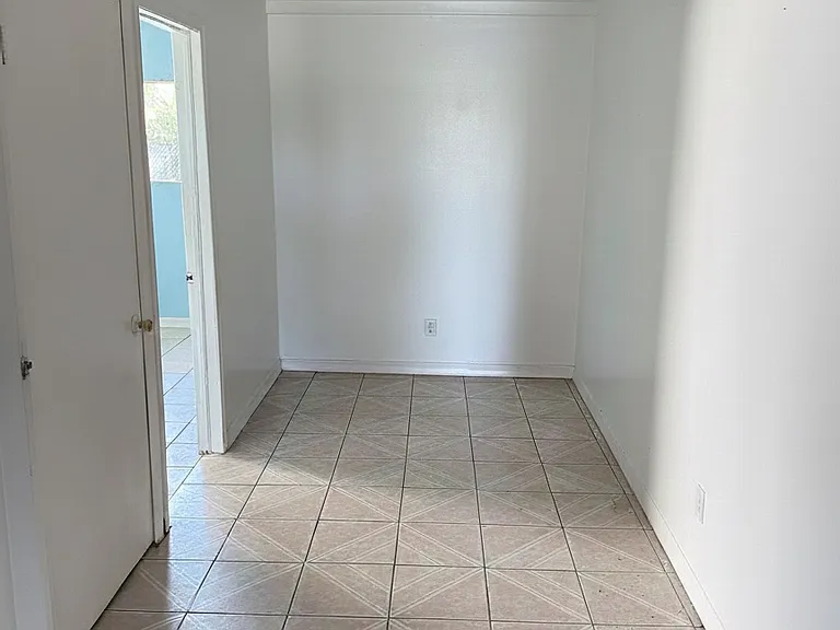 1105 Lakewood Rd — Photo 8
