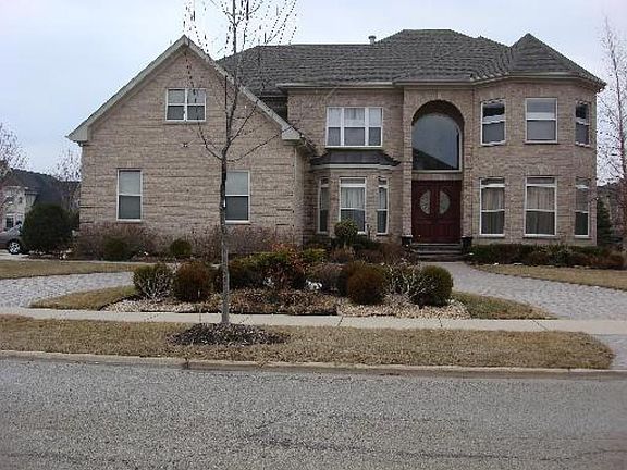 4th image of 172 Huron Dr