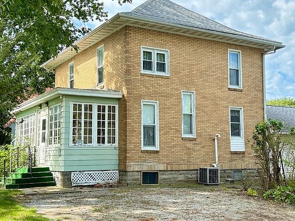 3rd image of 111 N Adams St