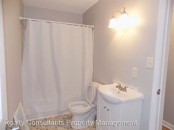5th image of 815 Dillard St