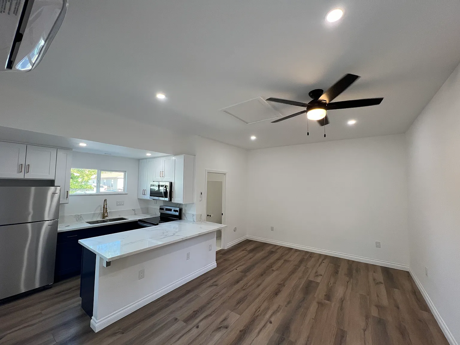 Studio, 375 sqft, $1,850 — Photo 4