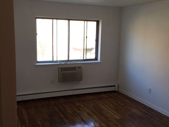 4th image of 2505 45th St APT 2