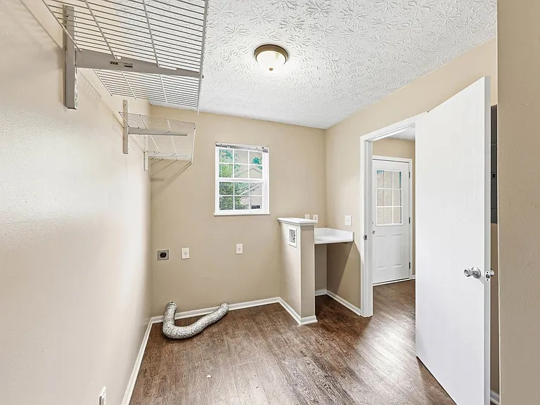 4659 Parrau Dr — Photo 4