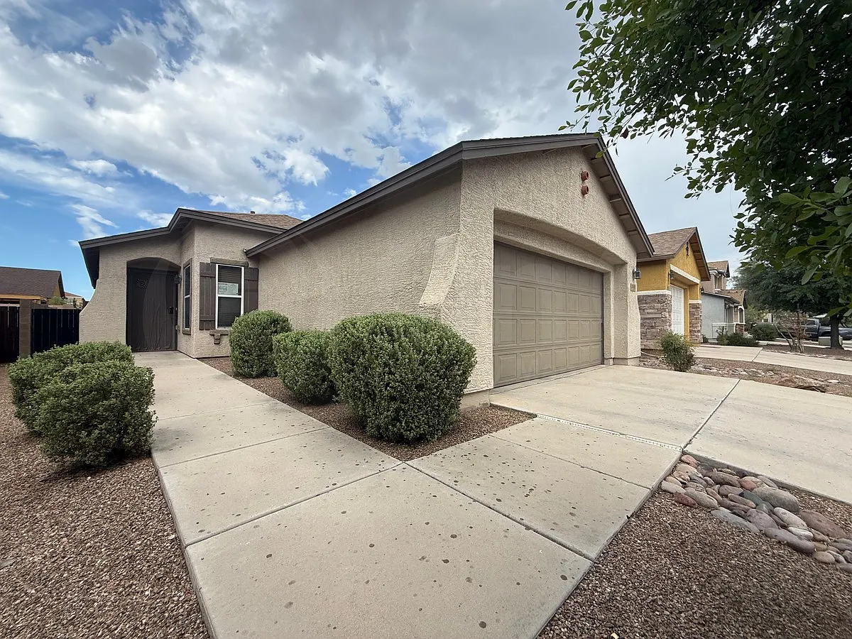 4 bed, 2.0 bath, 1395 sqft, $1,950 — Photo 3