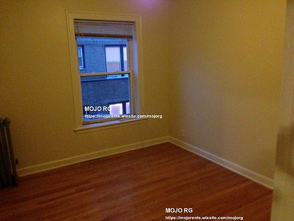 3rd image of 3912-3916 N Pine Grove Ave #3E