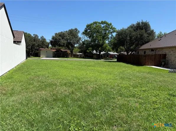 1732 Nordberg, Seguin, TX 78155