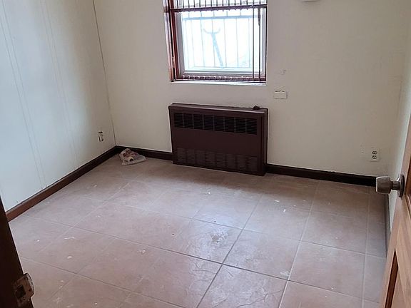 4th image of 128 Avenue K