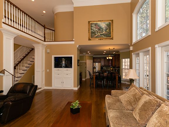 2nd image of 124 Sunrise Cir