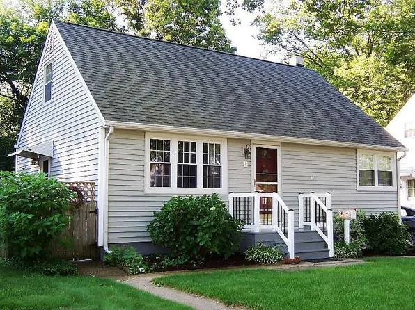 8 Parkway Pl, Parlin, NJ 08859