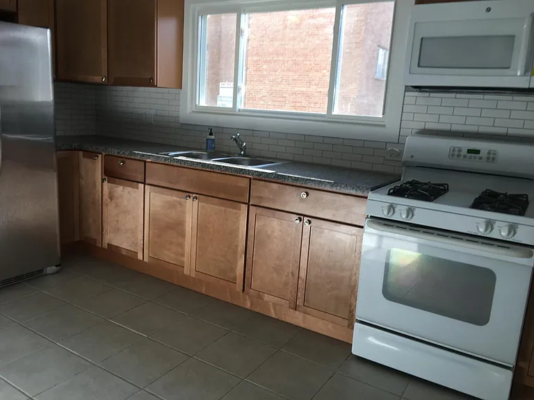 1135 Lathrop Ave #1 — Photo 2