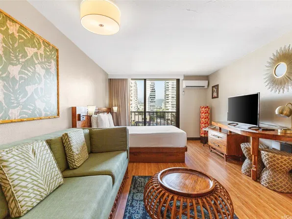 2425 Kuhio Ave #705, Honolulu, HI 96815