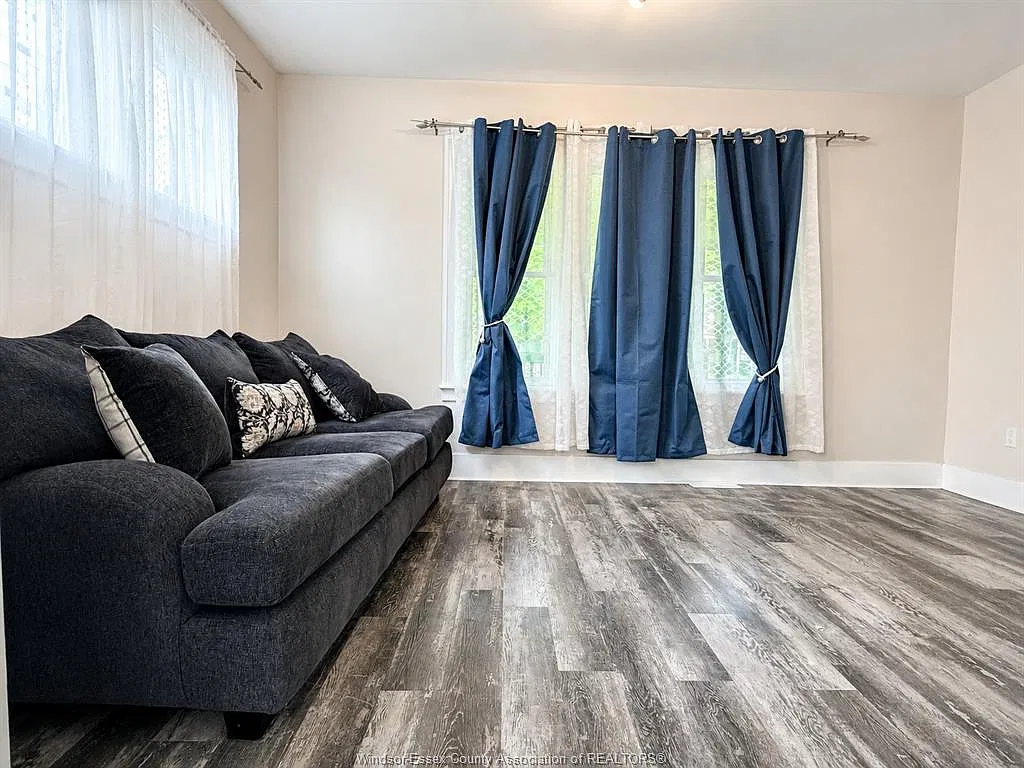 6 bed, $2,200 — Photo 4