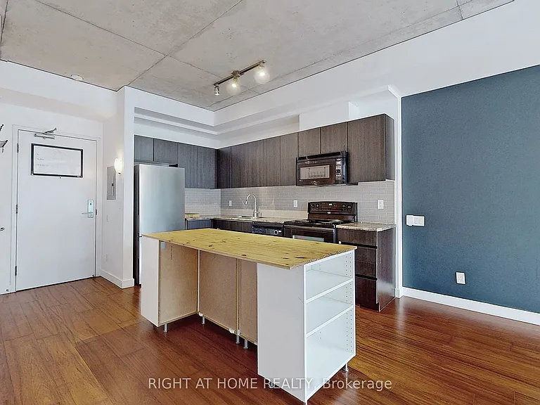 38 Niagara St #312 — Photo 6