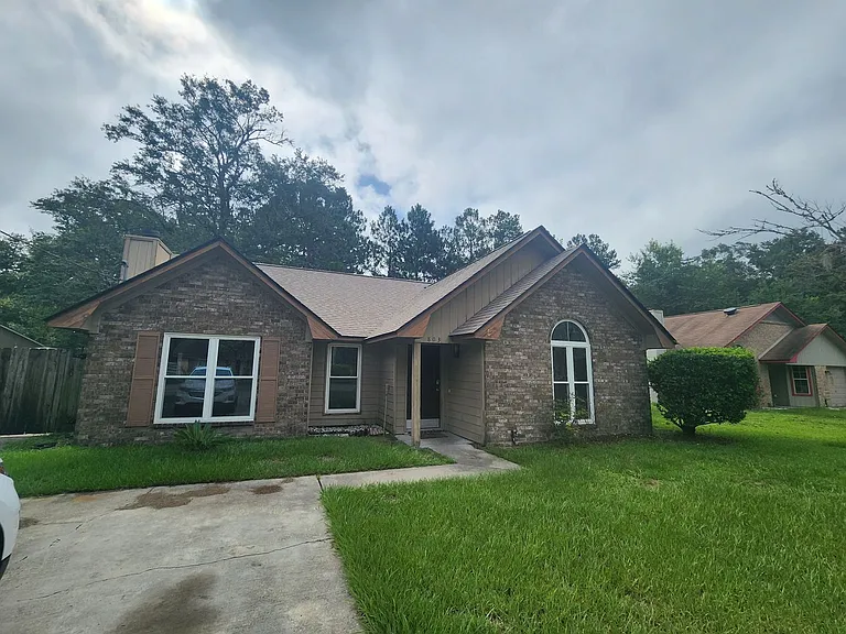 803 Madison Dr — Photo 1
