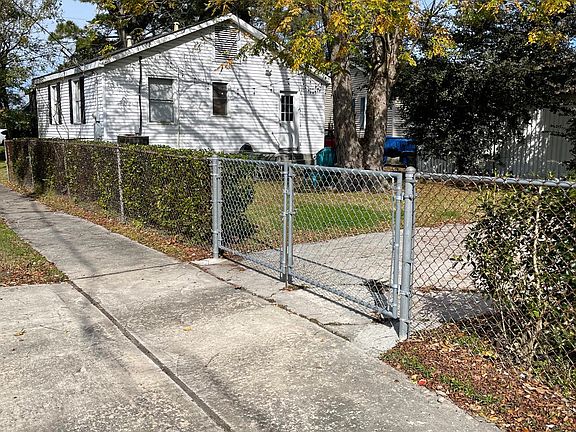 2nd image of 713 Jefferson Park E