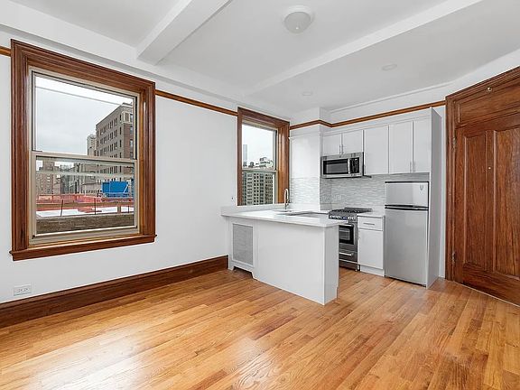 2nd image of 170 W 74th St APT 915