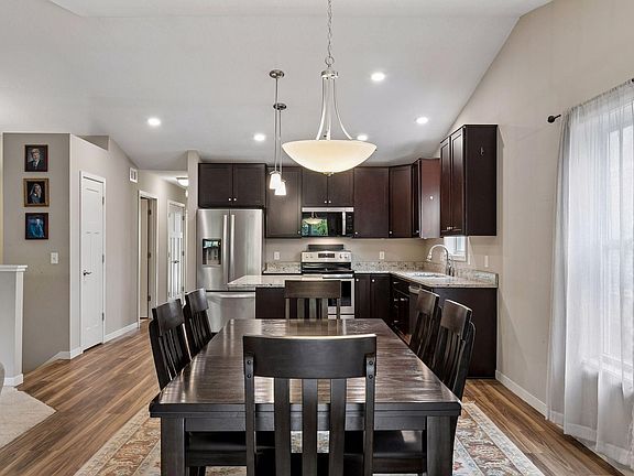 5th image of 832 Aurora Cir