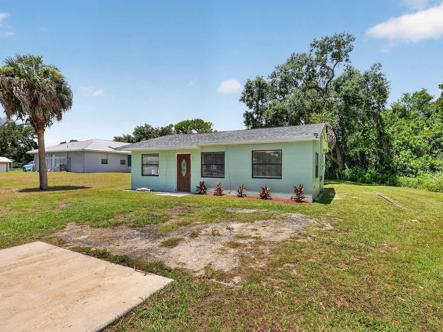 2 bed, 1.0 bath, 816 sqft, $1,900 — Photo 2