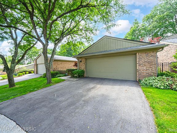 4th image of 727 Arbor Ct