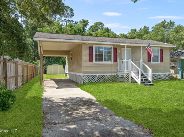 416 Wainwright St, Waveland, MS 39576