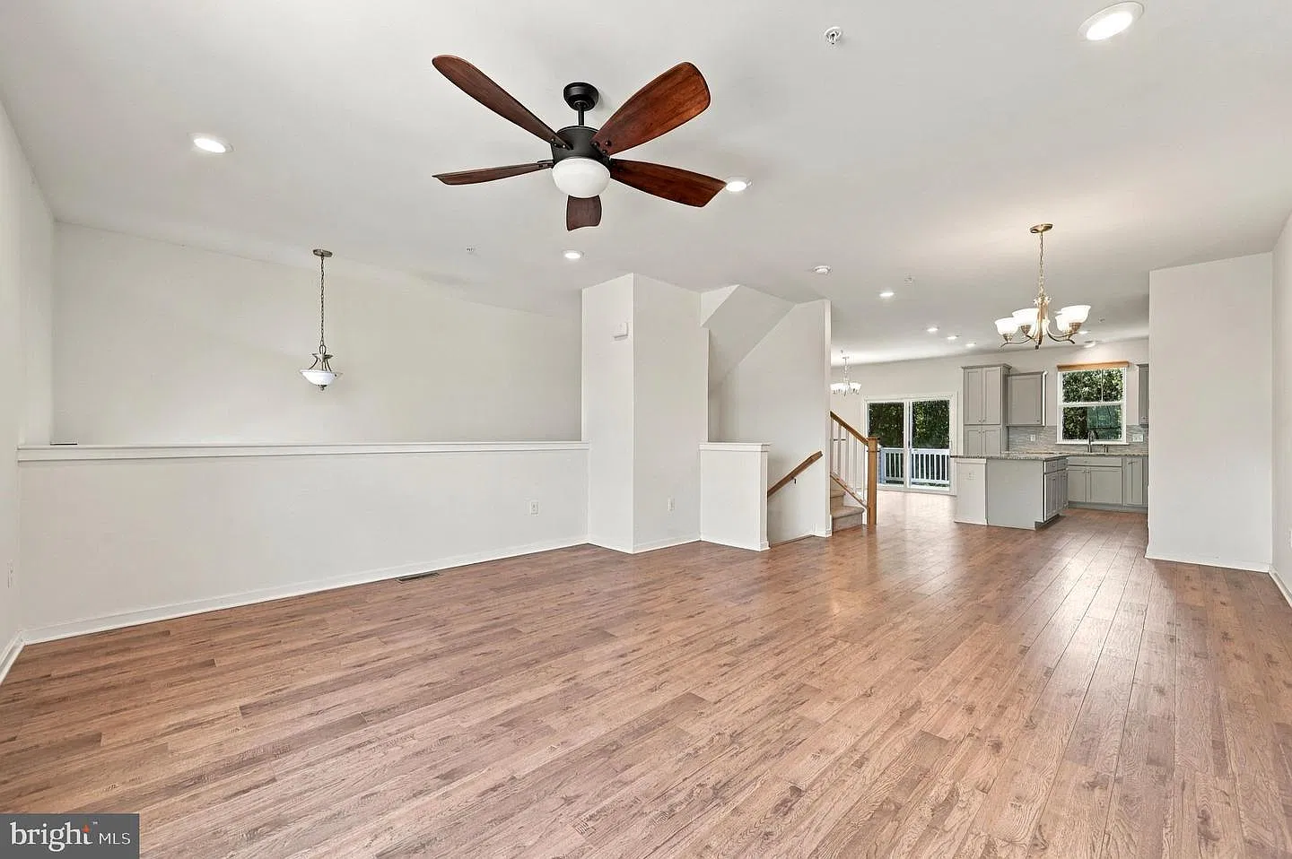 3 bed, 2.5 bath, 2110 sqft, $3,095 — Photo 4