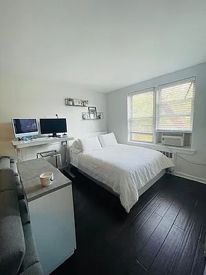 Rented by New York Realty Minimax Inc | media 14