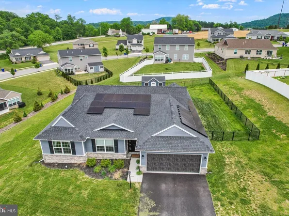303 Normandy Ln, Dillsburg, PA 17019
