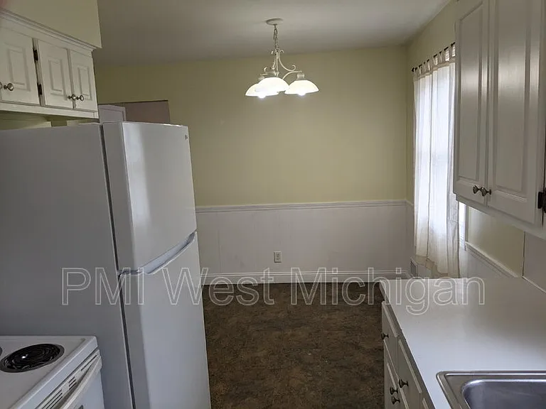 2102 36th St SW — Photo 5