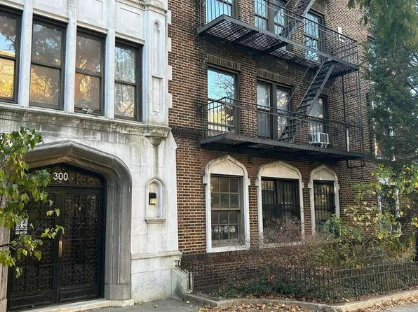 300 8th Ave APT 2N, Brooklyn, NY 11215