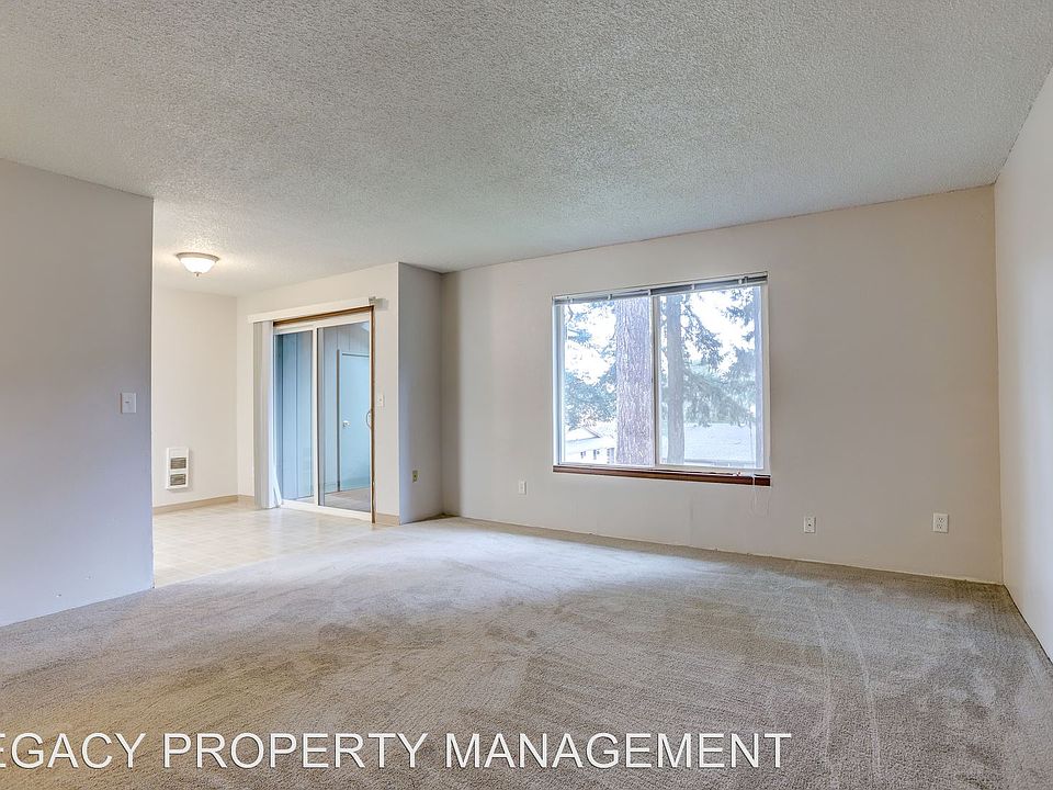 2nd image of 17439 SE Stark St APT 304
