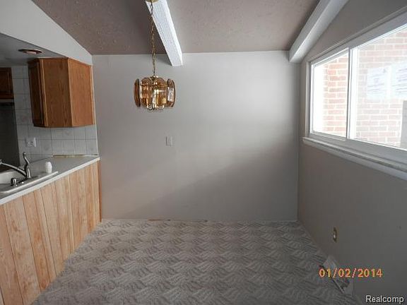 4th image of 34850 Hiveley St