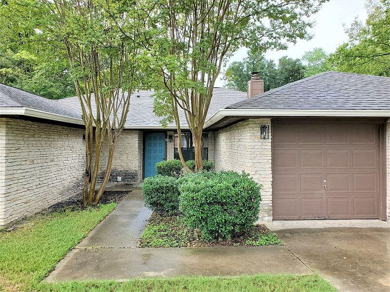 1st image of 1005 Westwood Dr #A