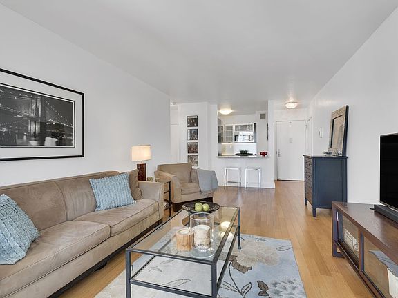 3rd image of 211 E 46th St #19E