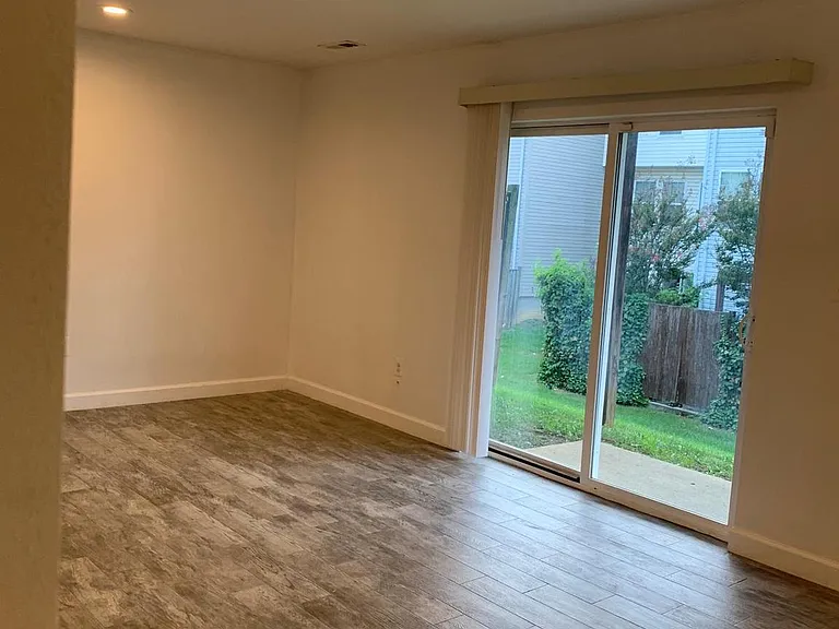 61 Quartz Rd — Photo 2