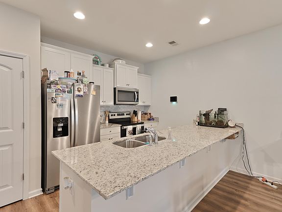 3rd image of 1862 Gabriel Ln