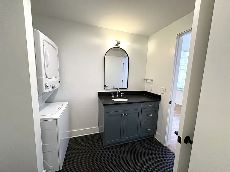 582 Mulberry St — Photo 9